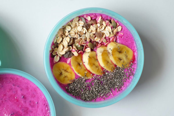 Pink Pittaya Smoothie Bowl - 5 ingredients + 5 min - New Malaysian Kitchen